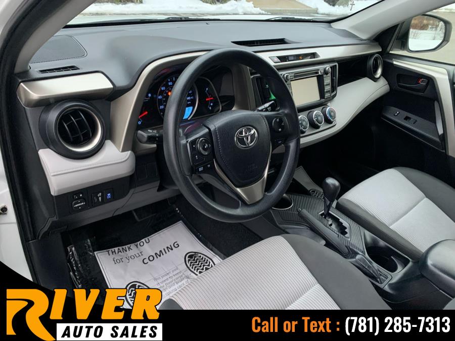 2014 Toyota RAV4 LE photo