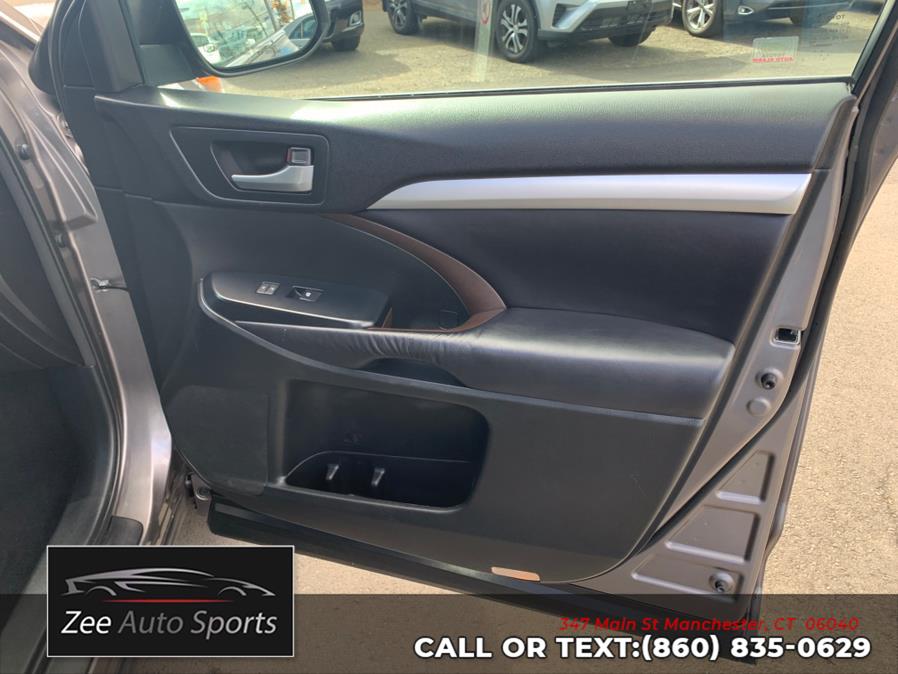 2016 Toyota Highlander AWD 4dr V6 XLE (Natl) photo