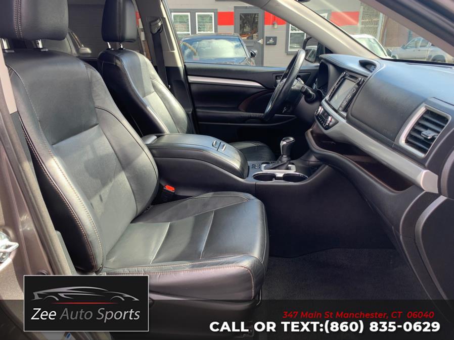 2016 Toyota Highlander AWD 4dr V6 XLE (Natl) photo