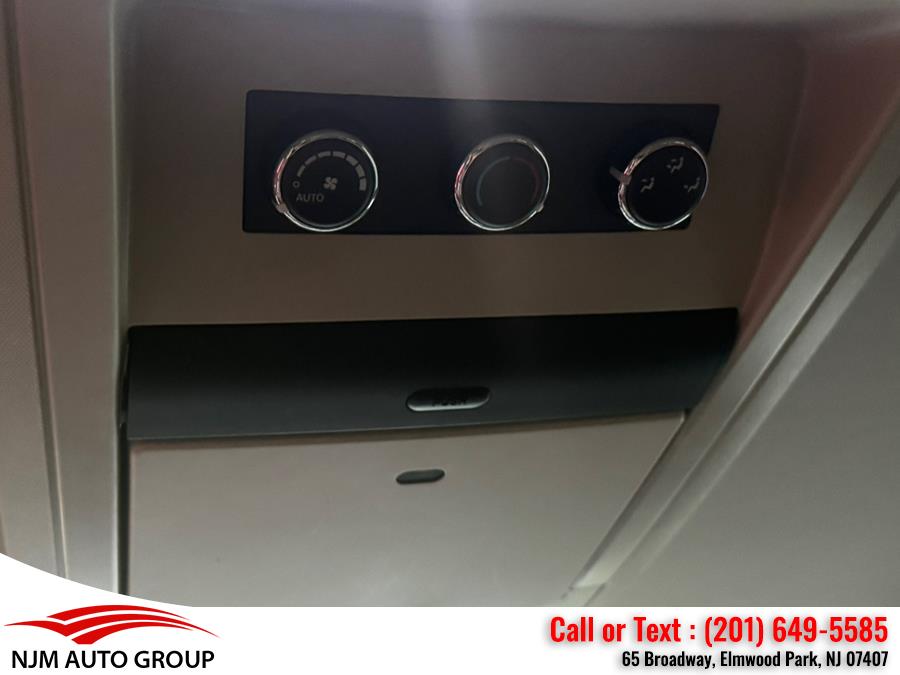 2012 Chrysler Town & Country Touring-L photo