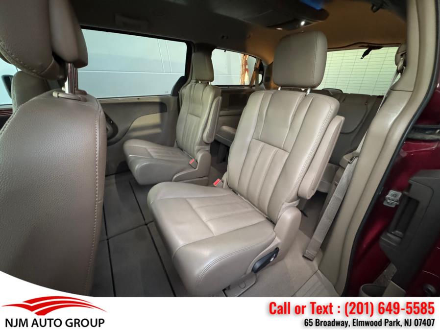 2012 Chrysler Town & Country Touring-L photo
