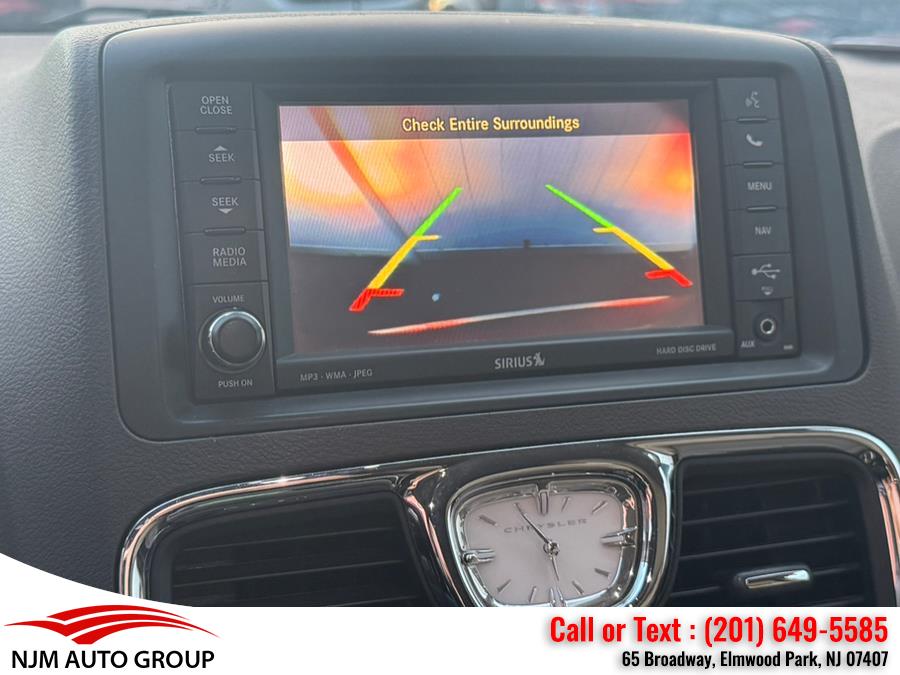 2012 Chrysler Town & Country Touring-L photo