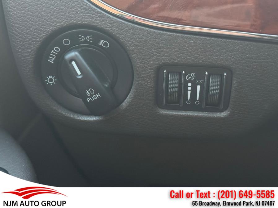 2012 Chrysler Town & Country Touring-L photo