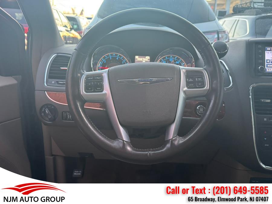 2012 Chrysler Town & Country Touring-L photo
