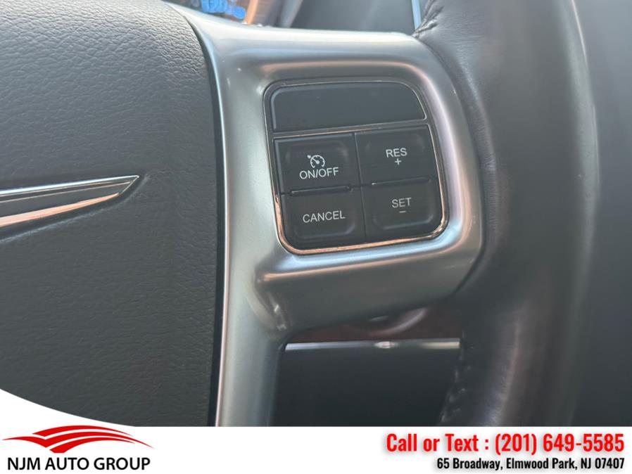 2012 Chrysler Town & Country Touring-L photo