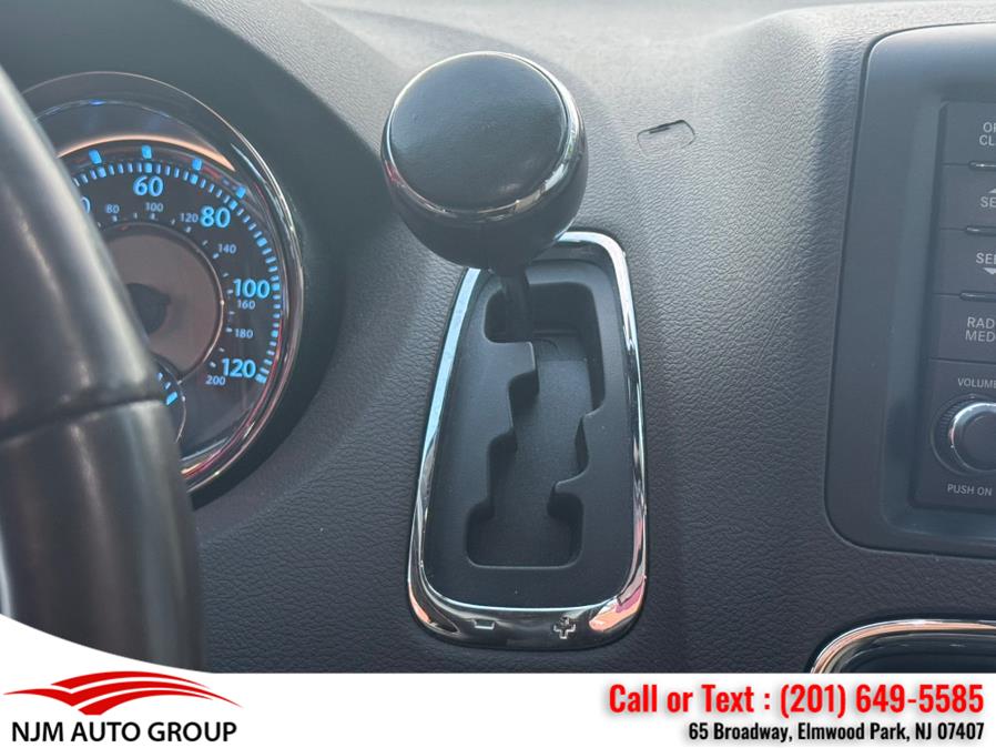 2012 Chrysler Town & Country Touring-L photo