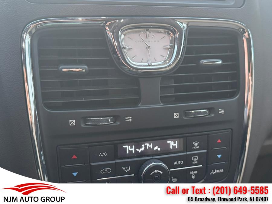 2012 Chrysler Town & Country Touring-L photo