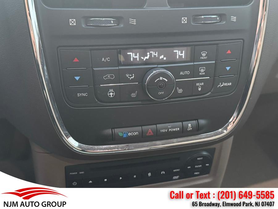2012 Chrysler Town & Country Touring-L photo
