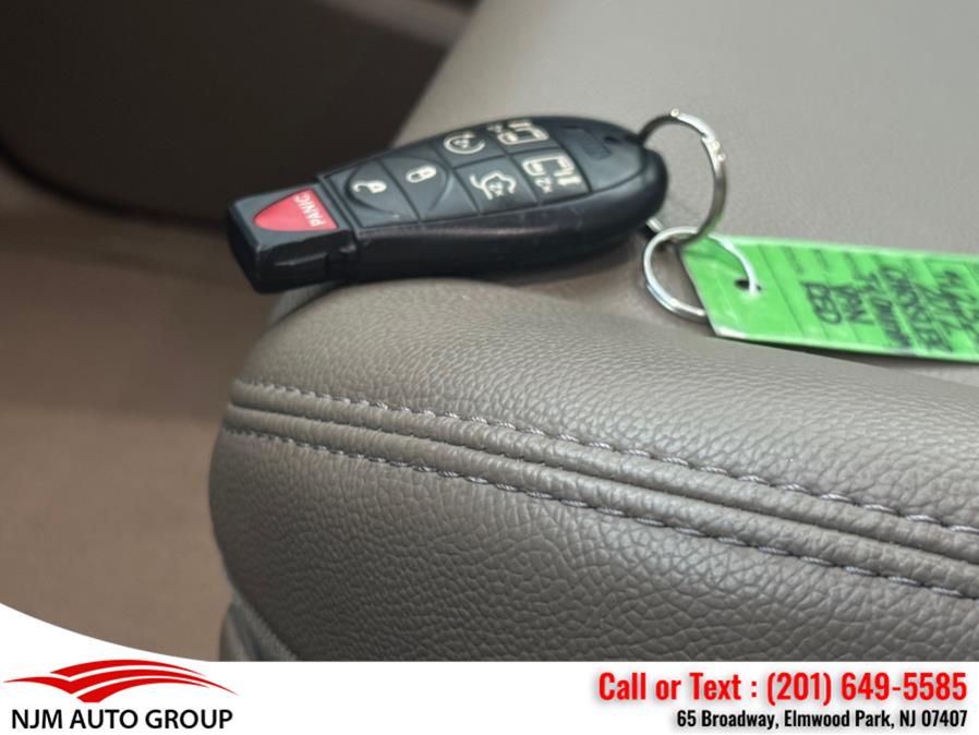 2012 Chrysler Town & Country Touring-L photo