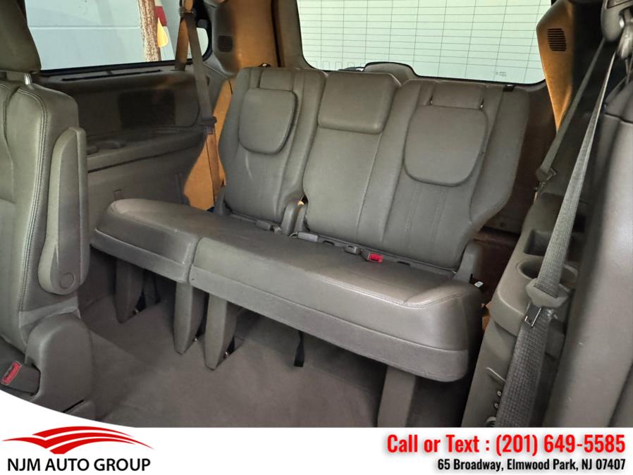 2012 Chrysler Town & Country Touring-L photo