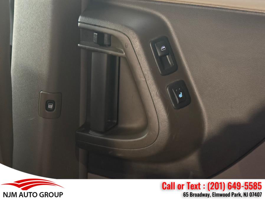 2012 Chrysler Town & Country Touring-L photo