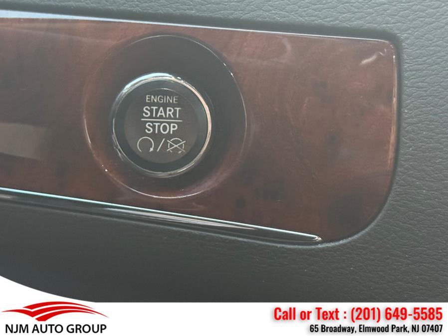 2012 Chrysler Town & Country Touring-L photo