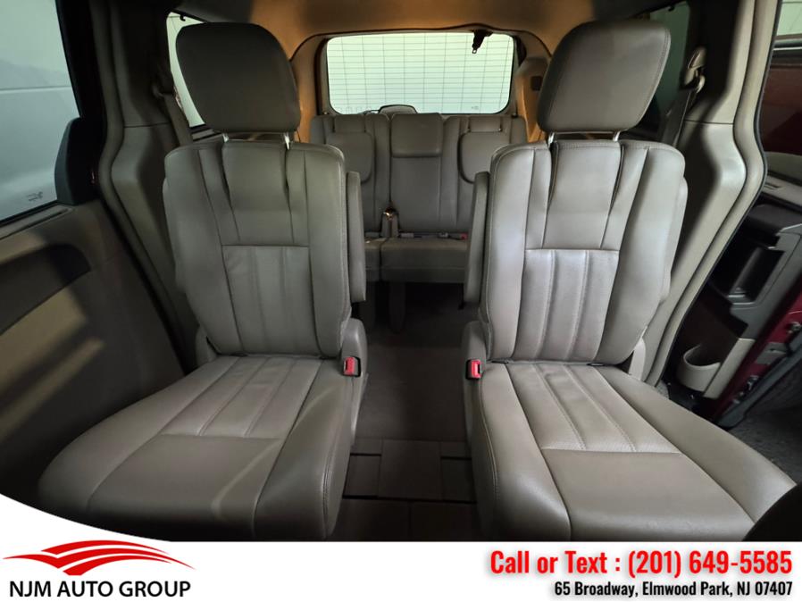 2012 Chrysler Town & Country Touring-L photo