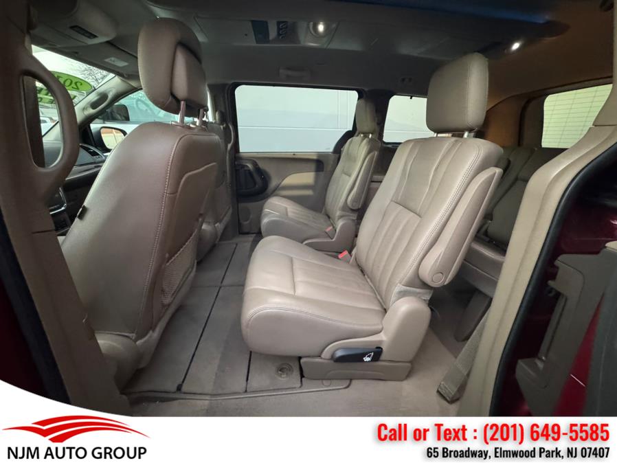 2012 Chrysler Town & Country Touring-L photo