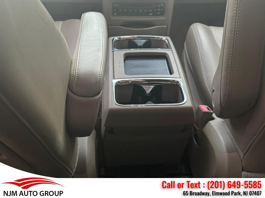 2012 Chrysler Town & Country Touring-L photo