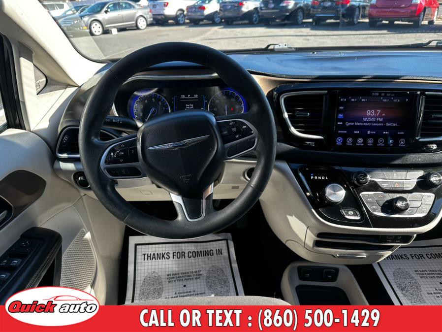 2017 Chrysler Pacifica Touring FWD photo