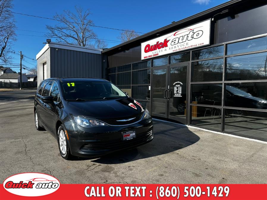 2017 Chrysler Pacifica Touring FWD photo