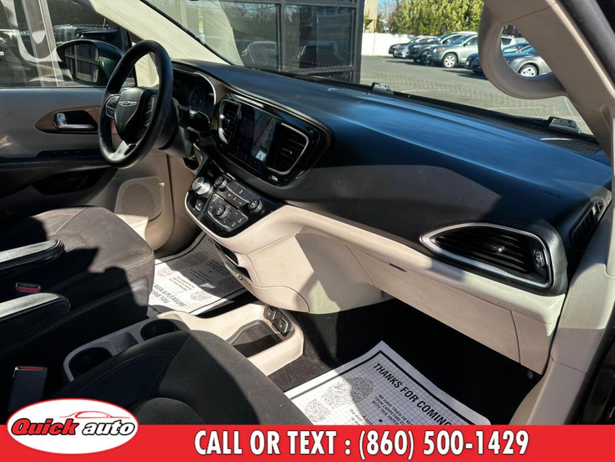 2017 Chrysler Pacifica Touring FWD photo