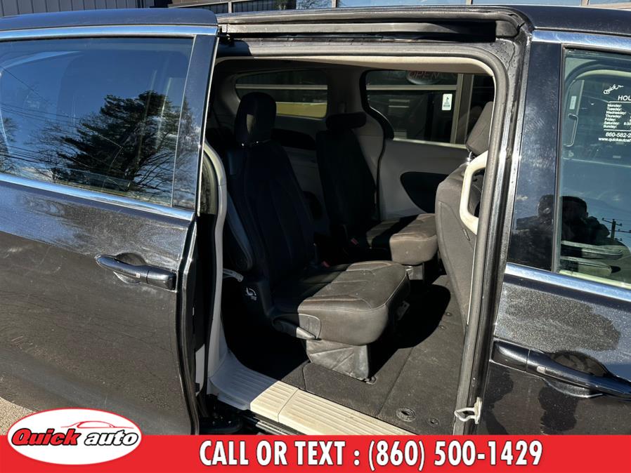 2017 Chrysler Pacifica Touring FWD photo