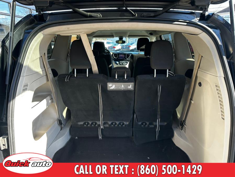 2017 Chrysler Pacifica Touring FWD photo