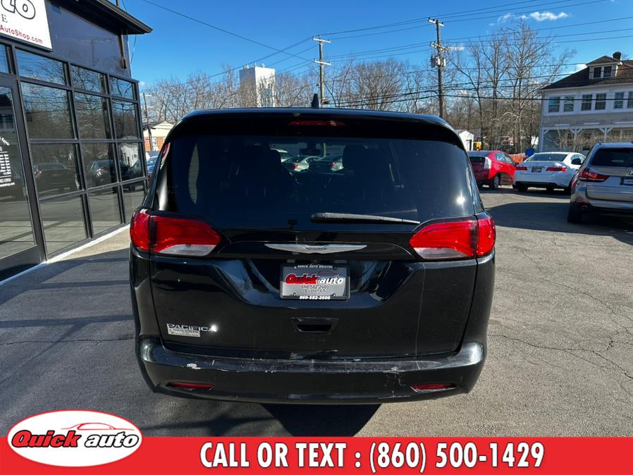 2017 Chrysler Pacifica Touring FWD photo