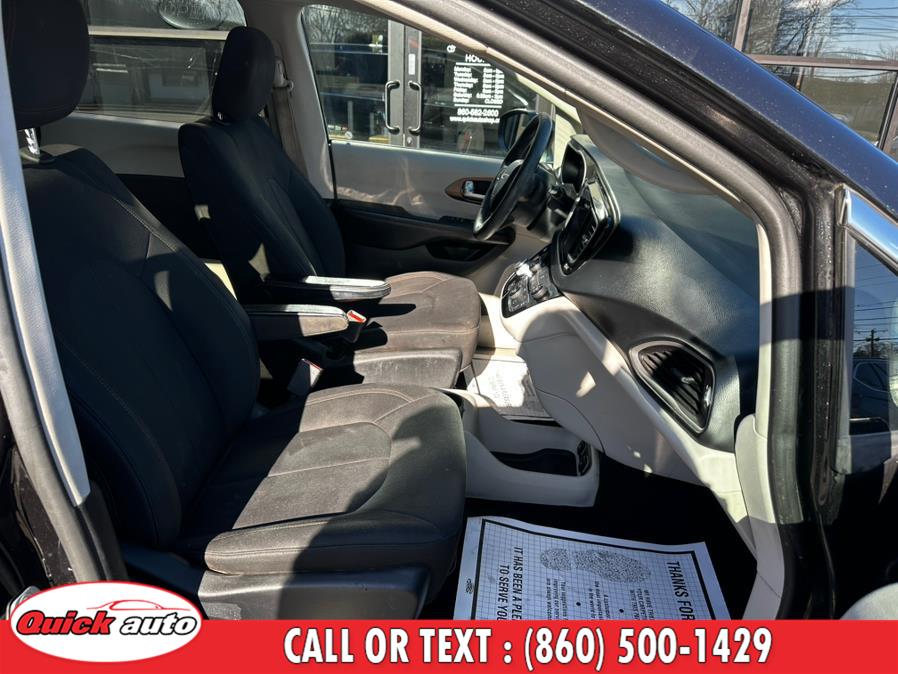 2017 Chrysler Pacifica Touring FWD photo