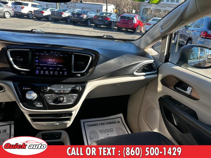 2017 Chrysler Pacifica Touring FWD photo