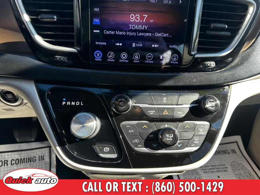 2017 Chrysler Pacifica Touring FWD photo