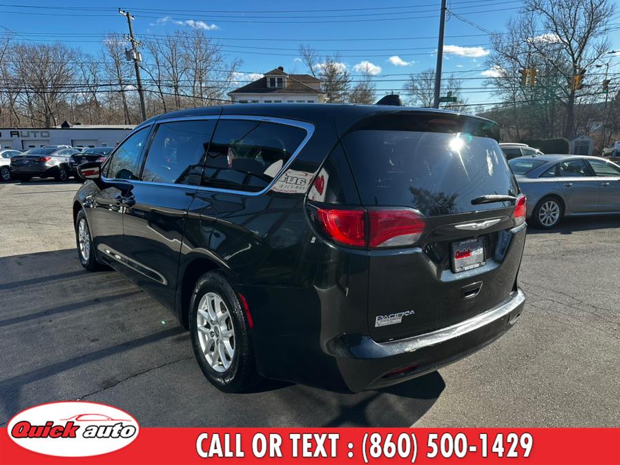 2017 Chrysler Pacifica Touring FWD photo