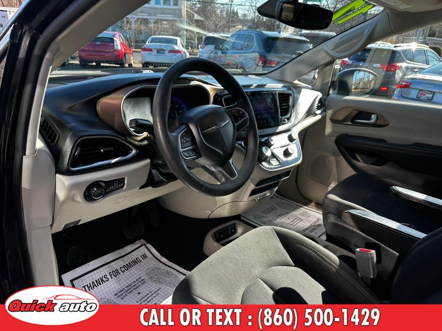 2017 Chrysler Pacifica Touring FWD photo