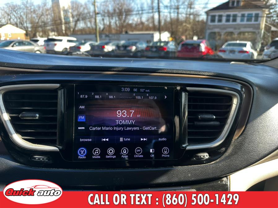2017 Chrysler Pacifica Touring FWD photo