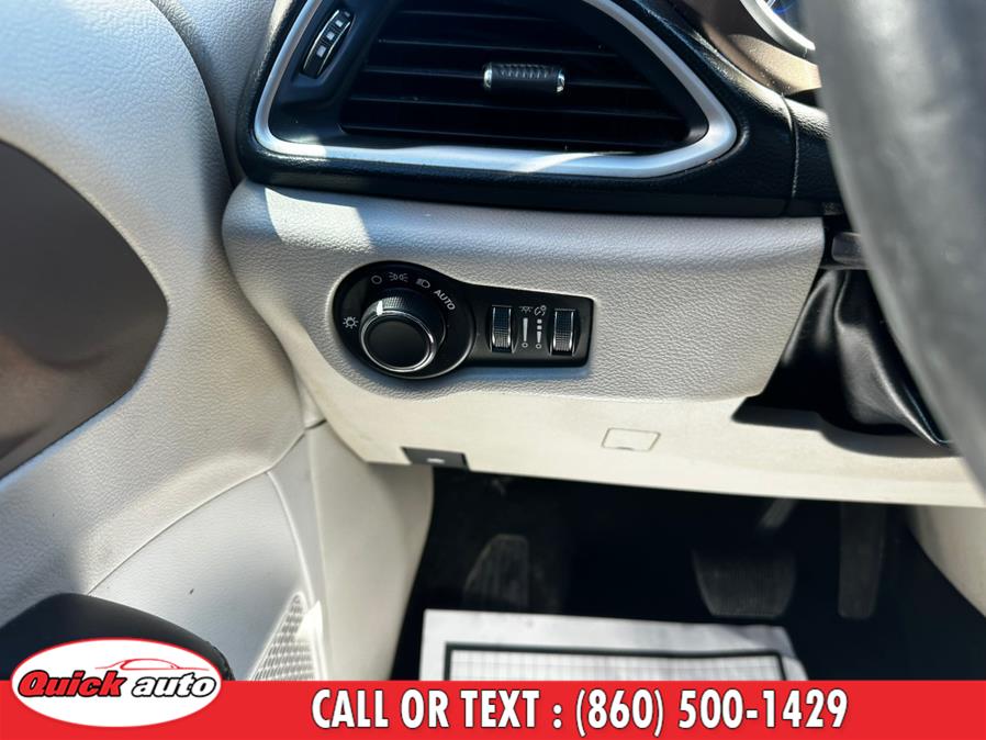 2017 Chrysler Pacifica Touring FWD photo