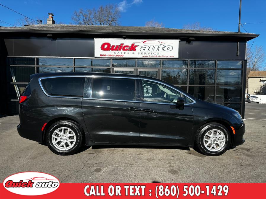 2017 Chrysler Pacifica Touring FWD photo