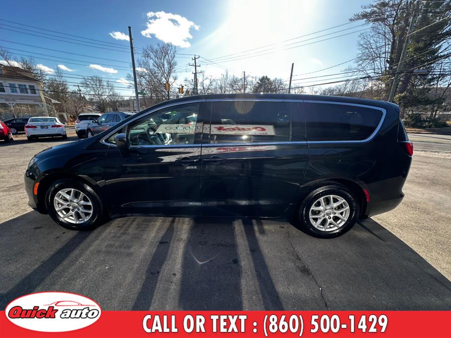 2017 Chrysler Pacifica Touring FWD photo