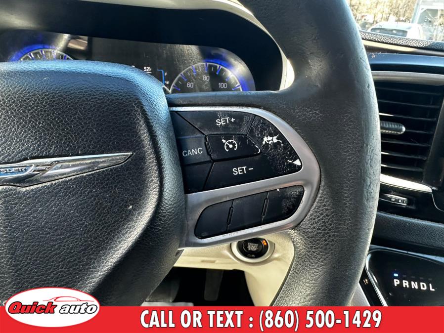 2017 Chrysler Pacifica Touring FWD photo