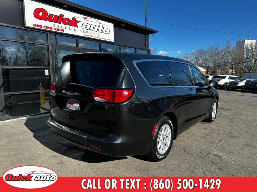 2017 Chrysler Pacifica Touring FWD photo