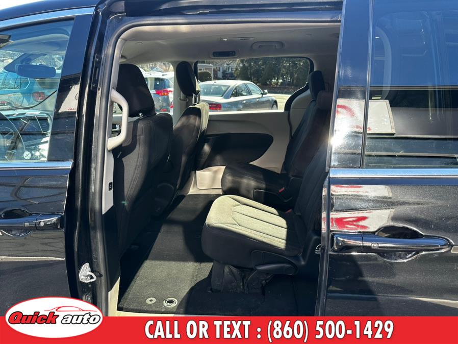 2017 Chrysler Pacifica Touring FWD photo