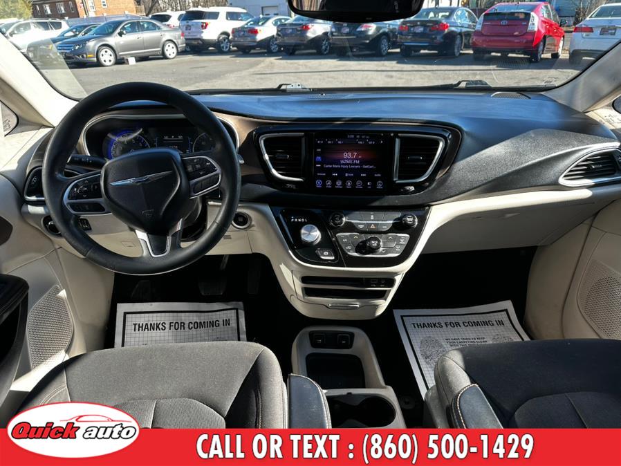 2017 Chrysler Pacifica Touring FWD photo
