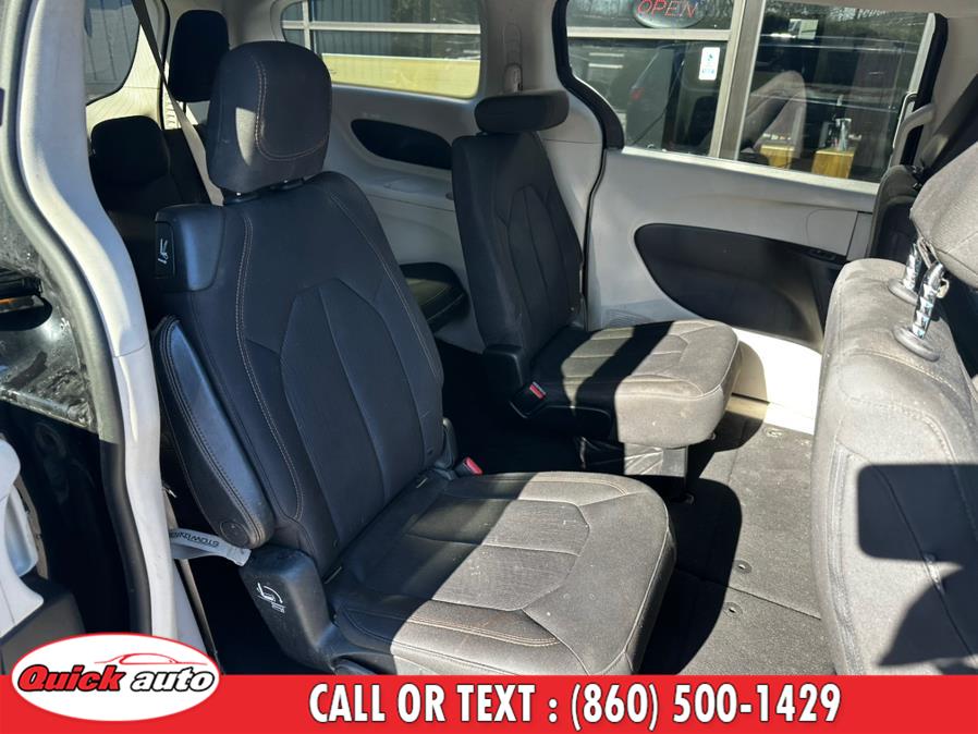 2017 Chrysler Pacifica Touring FWD photo