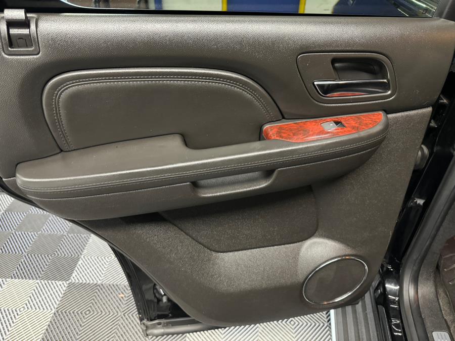 2013 Cadillac Escalade Luxury photo