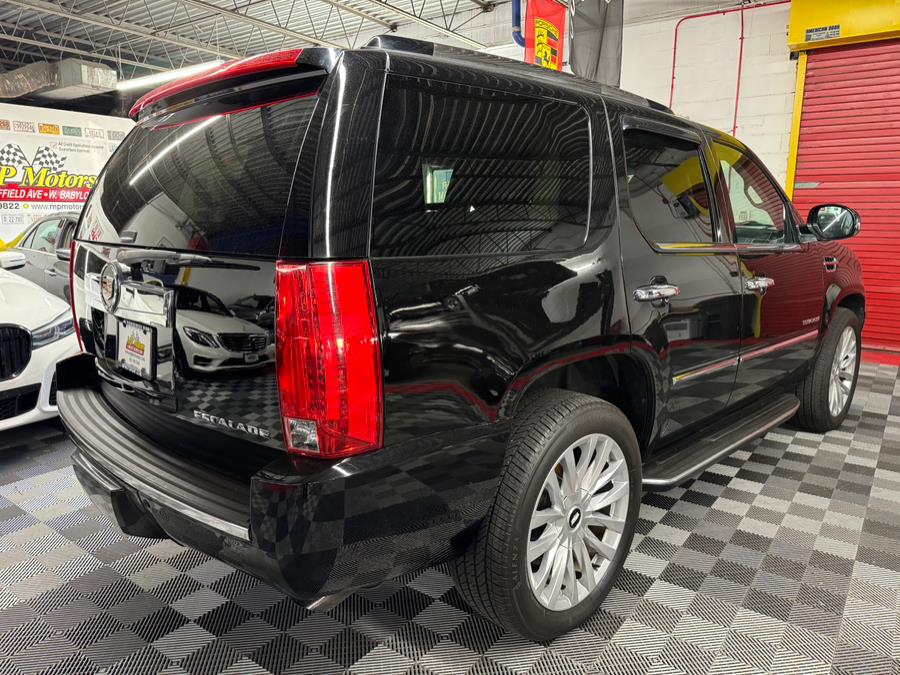 2013 Cadillac Escalade Luxury photo