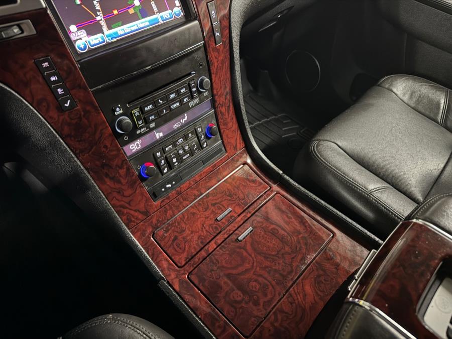 2013 Cadillac Escalade Luxury photo