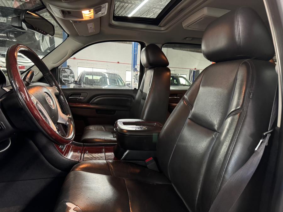 2013 Cadillac Escalade Luxury photo