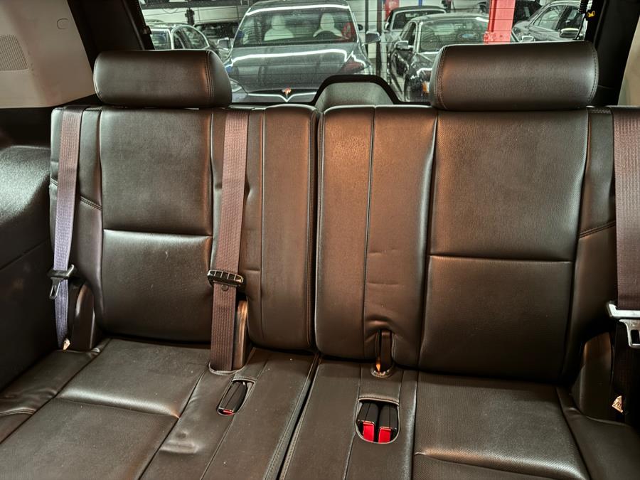 2013 Cadillac Escalade Luxury photo