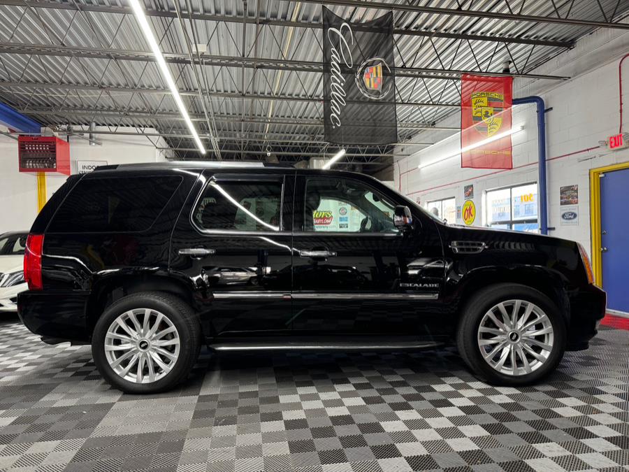 2013 Cadillac Escalade Luxury photo
