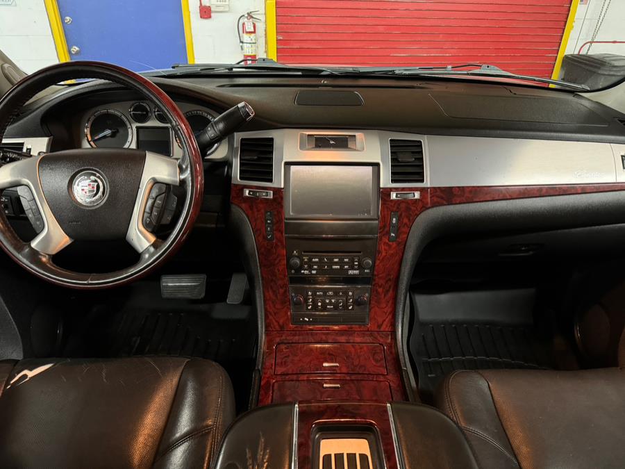 2013 Cadillac Escalade Luxury photo