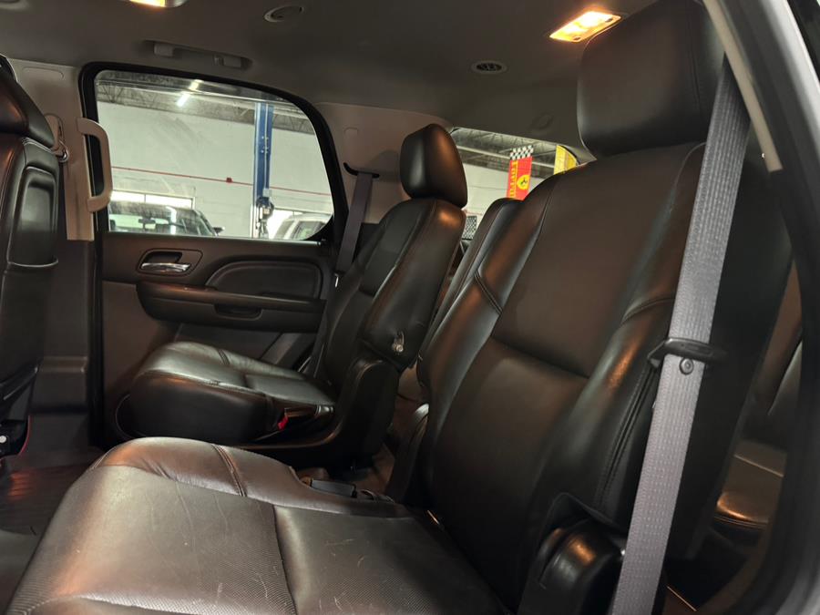 2013 Cadillac Escalade Luxury photo