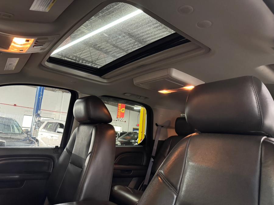 2013 Cadillac Escalade Luxury photo