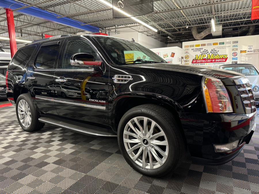 2013 Cadillac Escalade Luxury photo