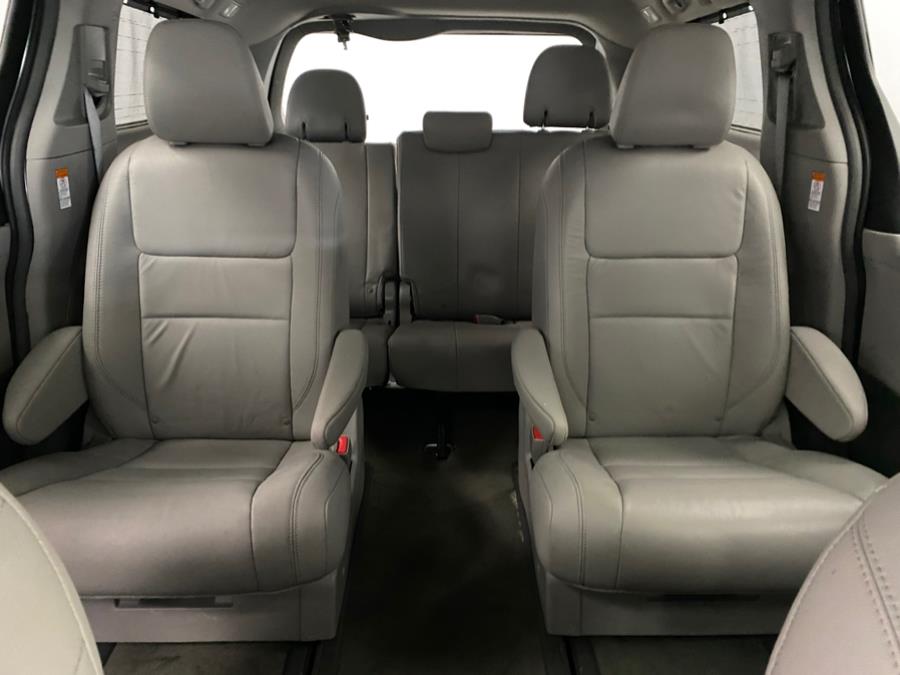 2015 Toyota Sienna 5dr 7-Pass Van XLE AWD (Natl) photo